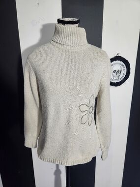 Woolrich Cream Turtleneck Sweater with Subtle Floral Knit